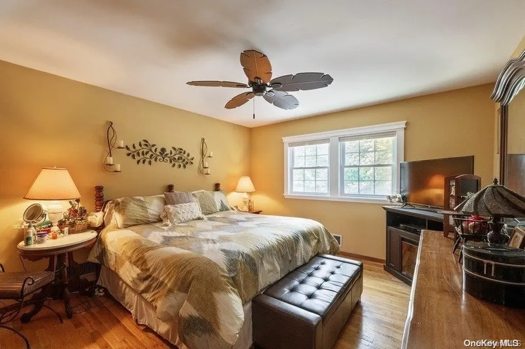 9 Oaktree Drive East Moriches NY 11940