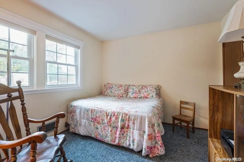 9 Oaktree Drive East Moriches NY 11940