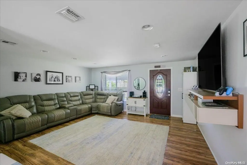 190 Ashton Road Middle Island NY 11953