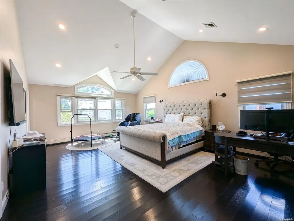 14 Suzanne Lane Bethpage NY 11714