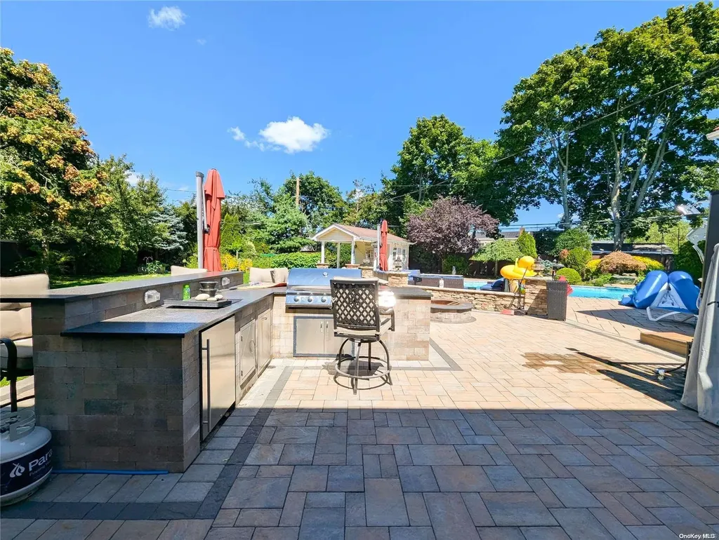 14 Suzanne Lane Bethpage NY 11714