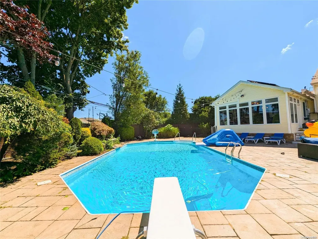 14 Suzanne Lane Bethpage NY 11714
