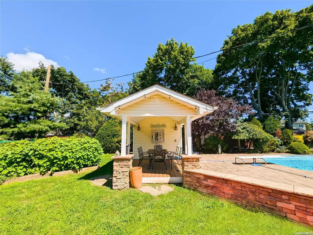 14 Suzanne Lane Bethpage NY 11714