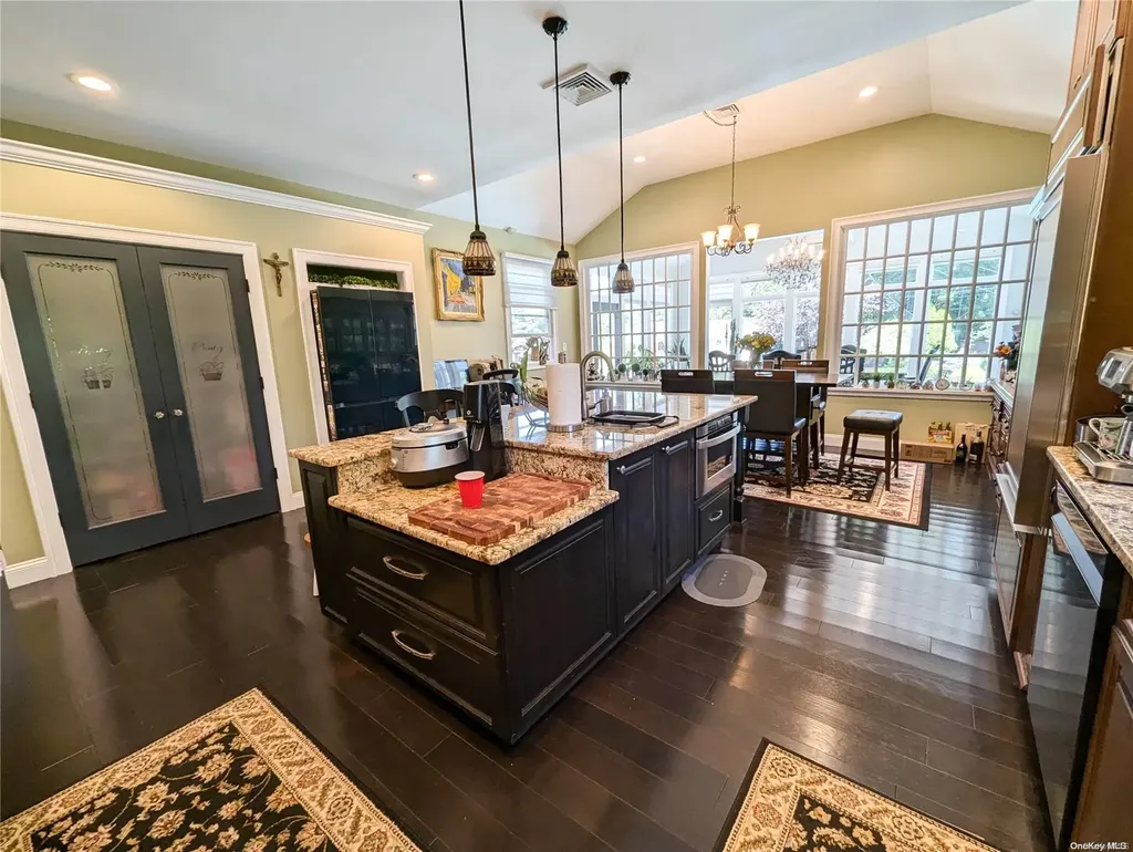 14 Suzanne Lane Bethpage NY 11714