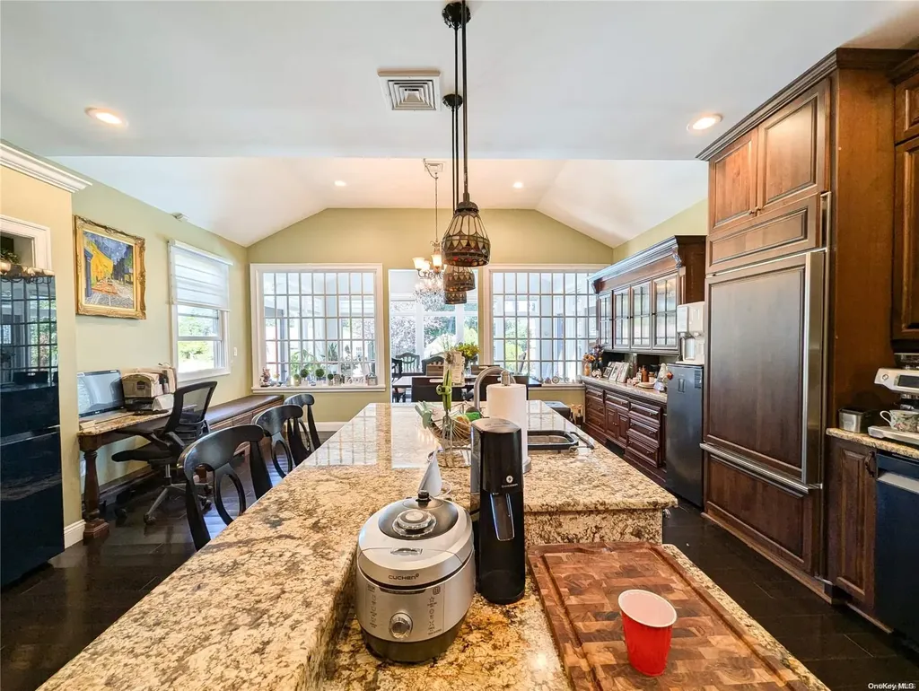 14 Suzanne Lane Bethpage NY 11714