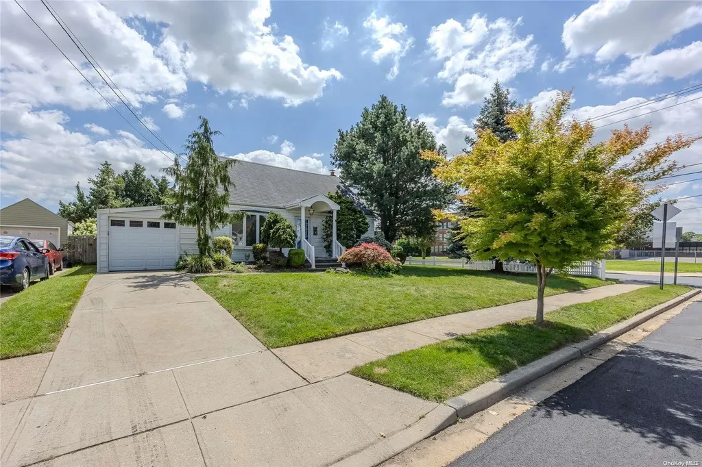 2348 Elbert Avenue North Bellmore NY 11710