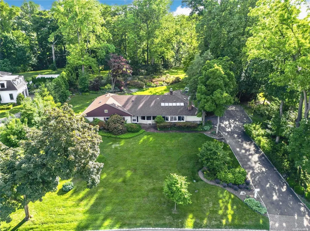 10 Pine Tree Drive Great Neck NY 11024