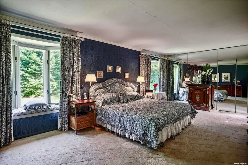 10 Pine Tree Drive Great Neck NY 11024