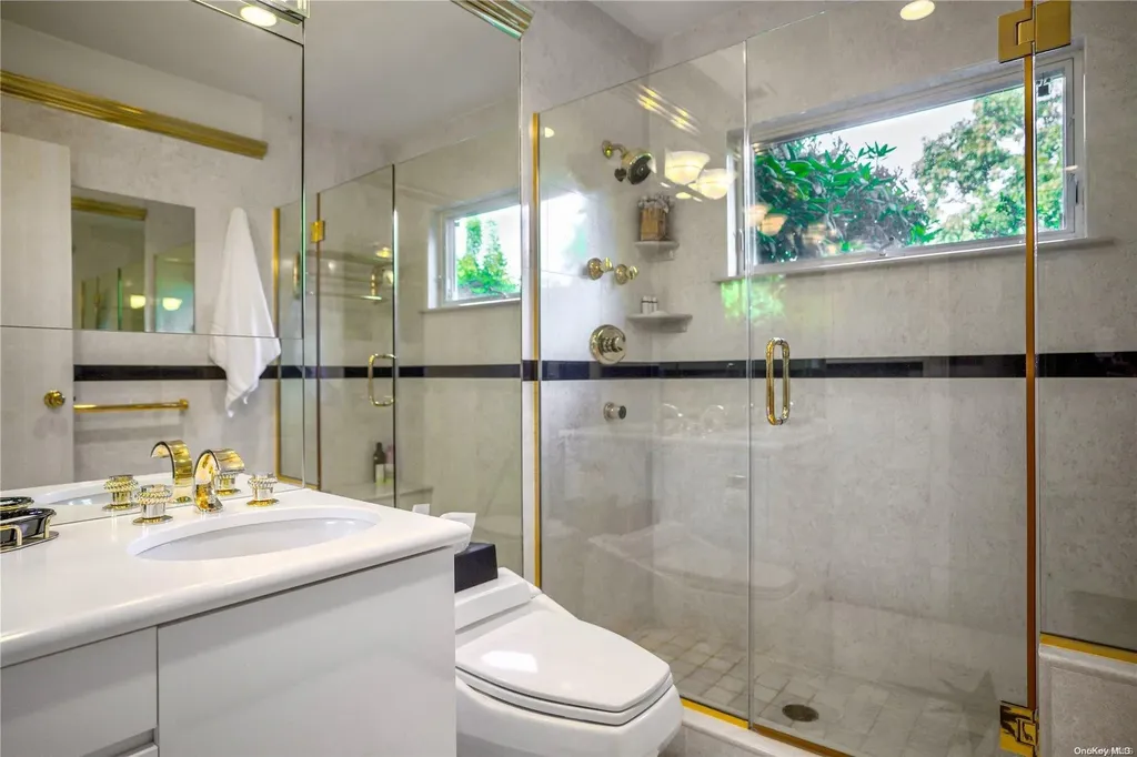 10 Pine Tree Drive Great Neck NY 11024