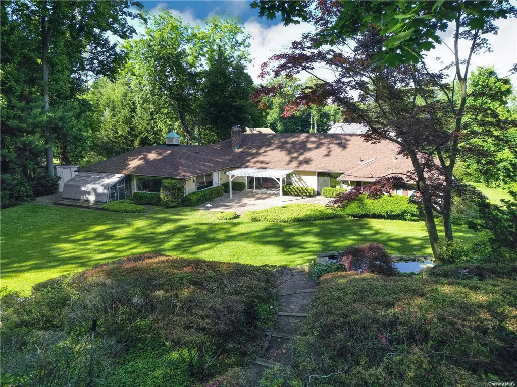 10 Pine Tree Drive Great Neck NY 11024