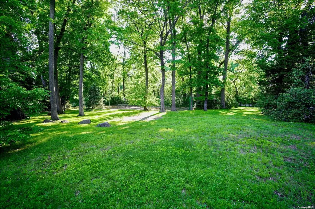 10 Pine Tree Drive Great Neck NY 11024