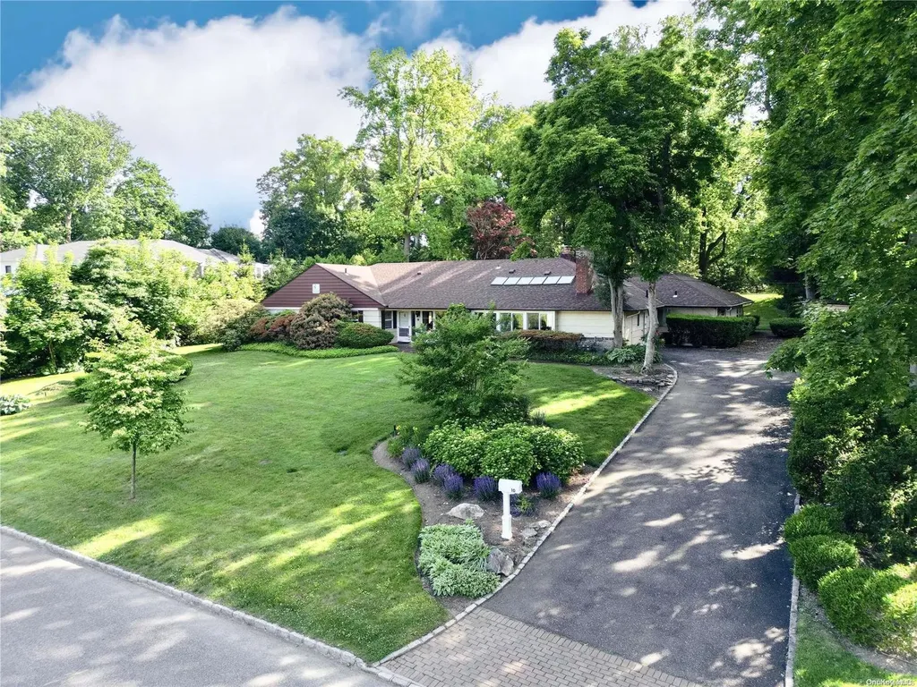 10 Pine Tree Drive Great Neck NY 11024