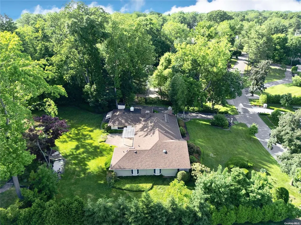 10 Pine Tree Drive Great Neck NY 11024