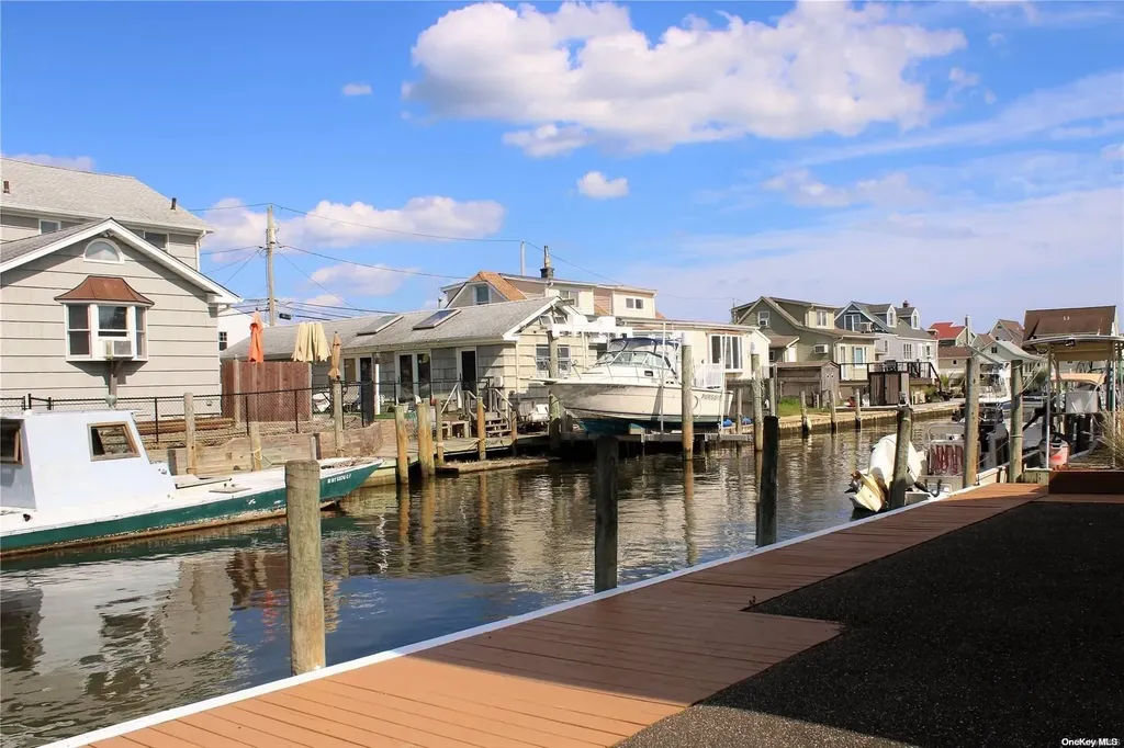 808 Atlantic Street Lindenhurst NY 11757