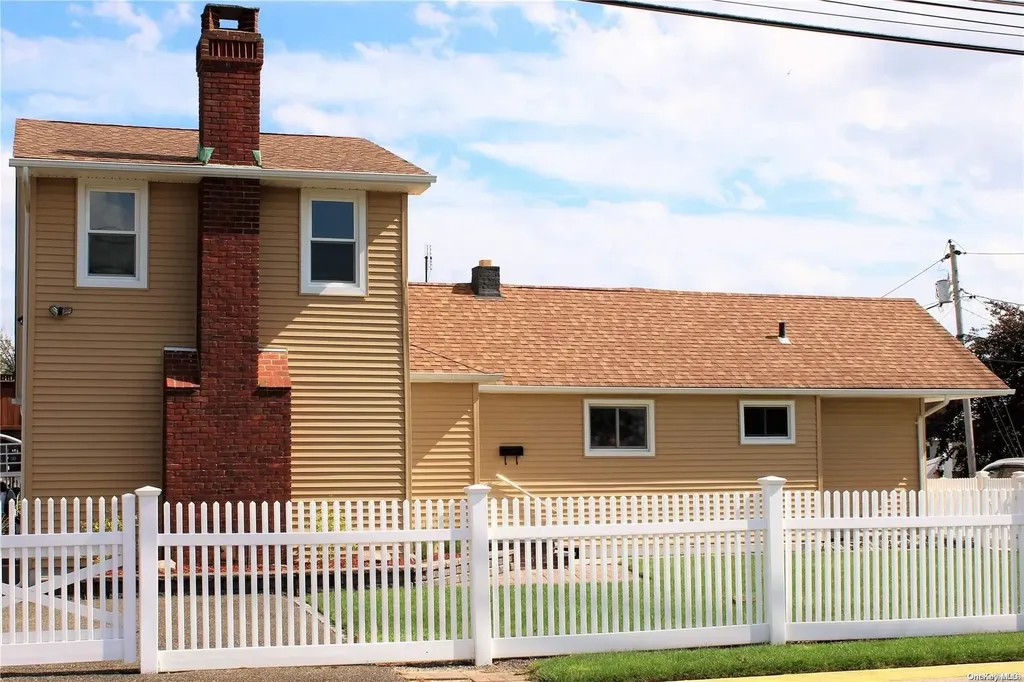 808 Atlantic Street Lindenhurst NY 11757