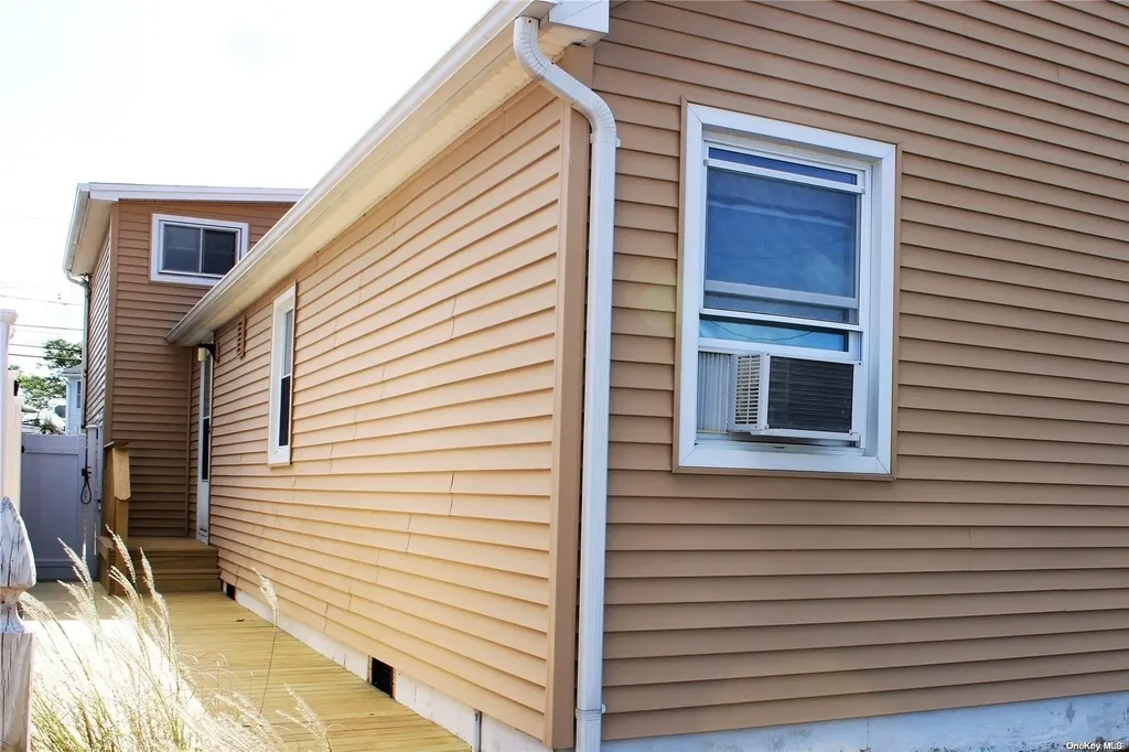 808 Atlantic Street Lindenhurst NY 11757