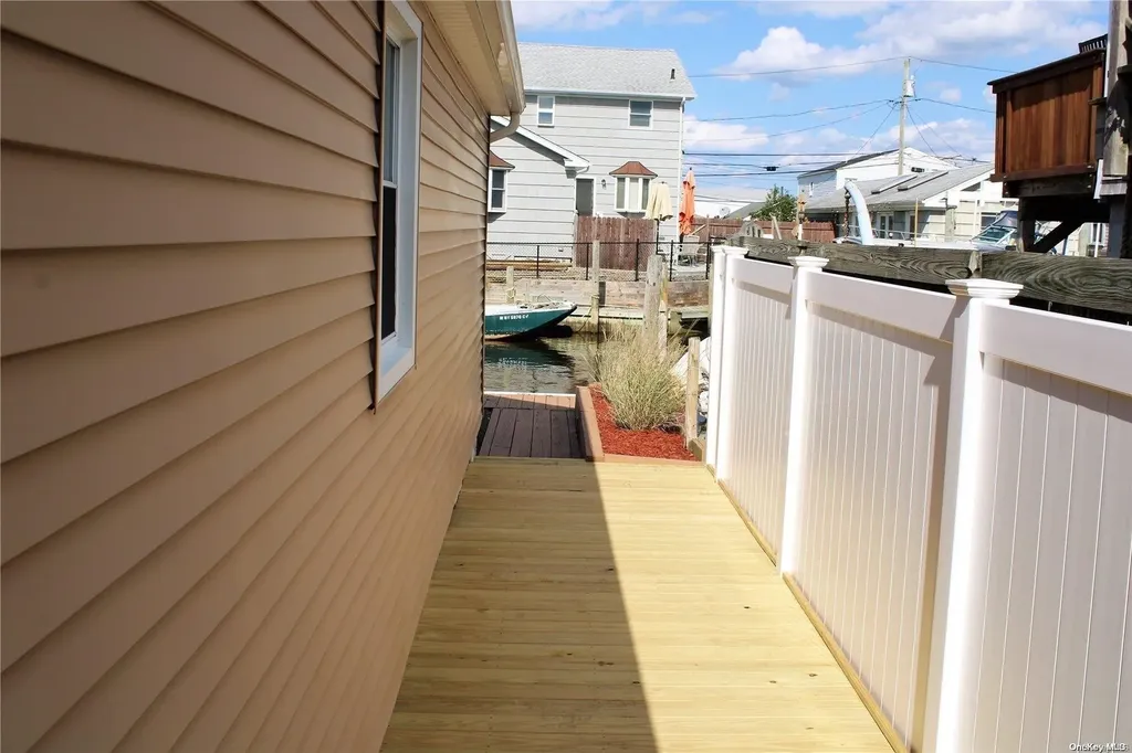 808 Atlantic Street Lindenhurst NY 11757