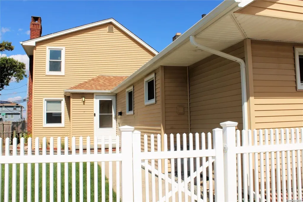 808 Atlantic Street Lindenhurst NY 11757