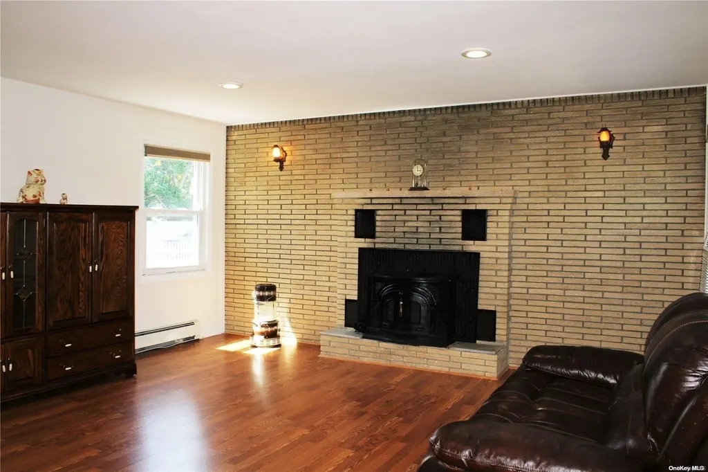 808 Atlantic Street Lindenhurst NY 11757