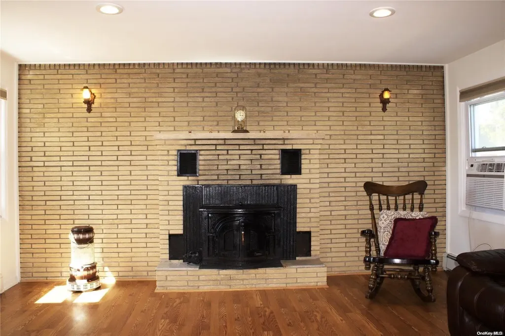 808 Atlantic Street Lindenhurst NY 11757