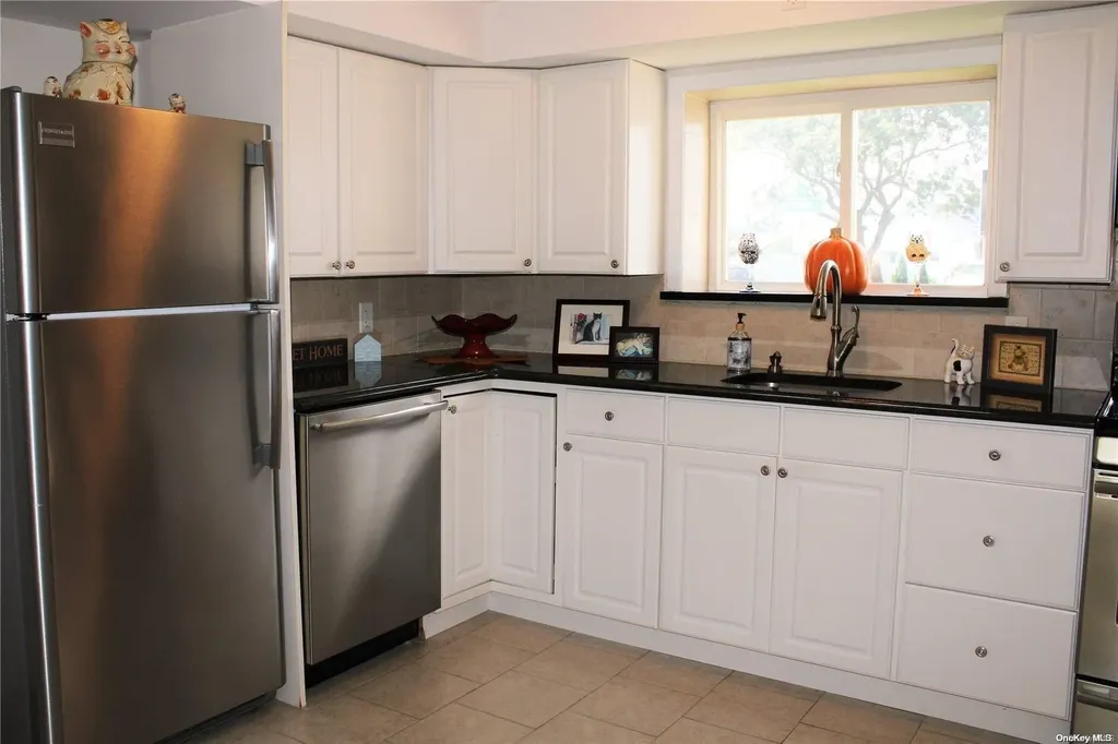 808 Atlantic Street Lindenhurst NY 11757