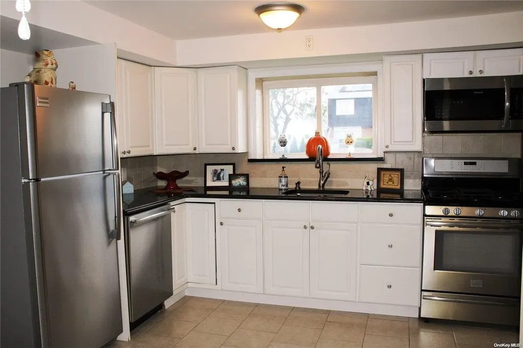 808 Atlantic Street Lindenhurst NY 11757