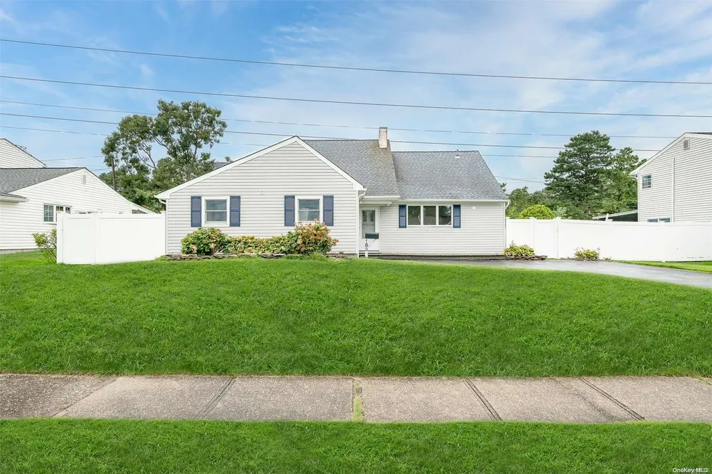 183 Avondale Drive Centereach NY 11720