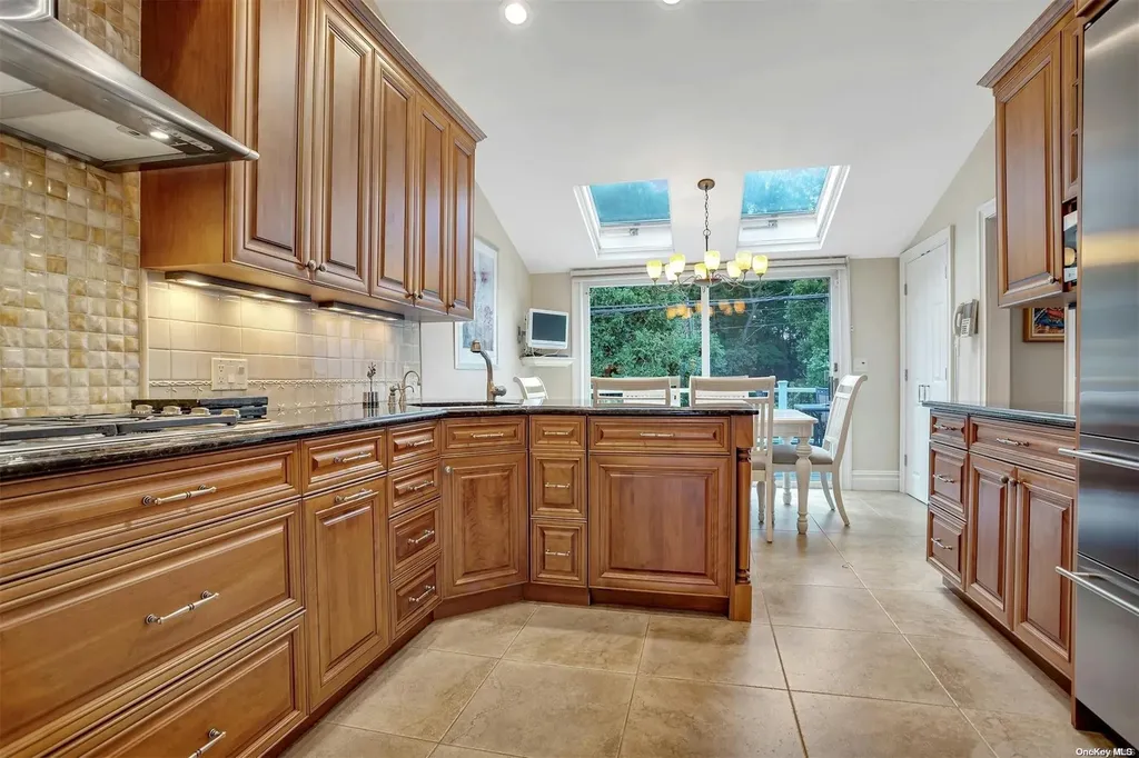25 S Oaks Boulevard Plainview NY 11803