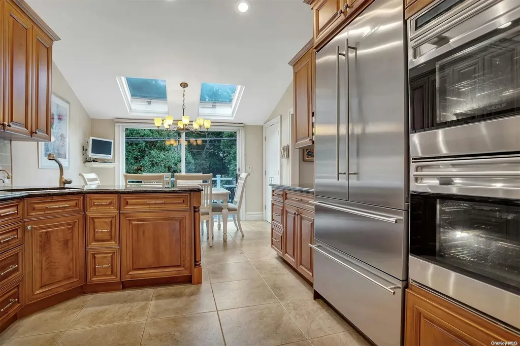 25 S Oaks Boulevard Plainview NY 11803