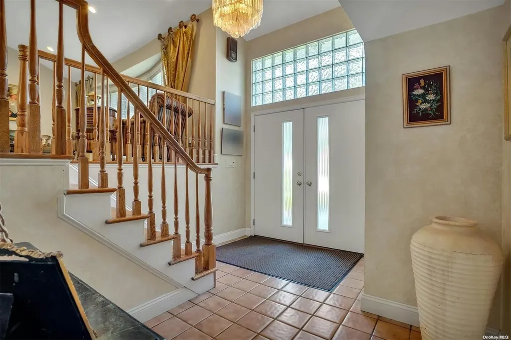 25 S Oaks Boulevard Plainview NY 11803