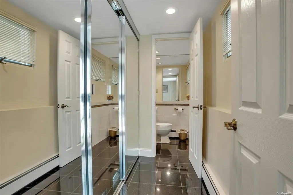 25 S Oaks Boulevard Plainview NY 11803