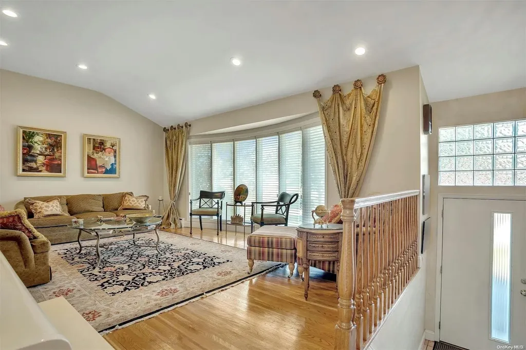 25 S Oaks Boulevard Plainview NY 11803
