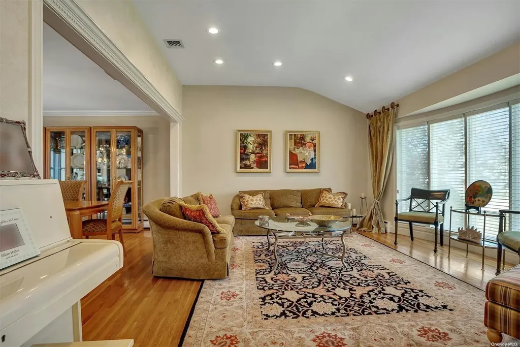 25 S Oaks Boulevard Plainview NY 11803
