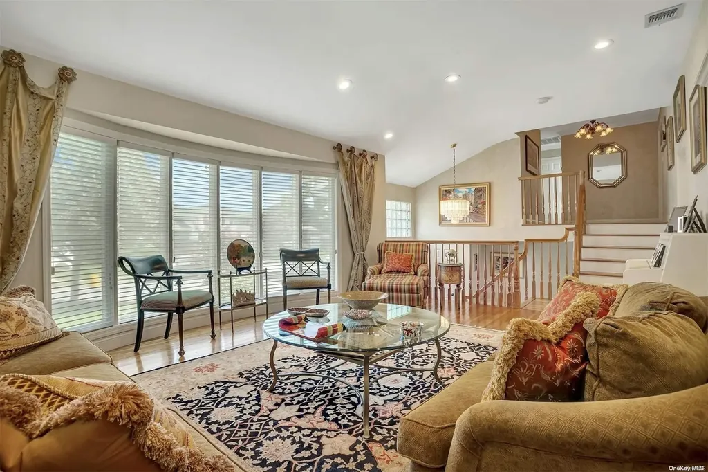 25 S Oaks Boulevard Plainview NY 11803