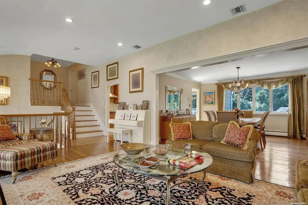 25 S Oaks Boulevard Plainview NY 11803