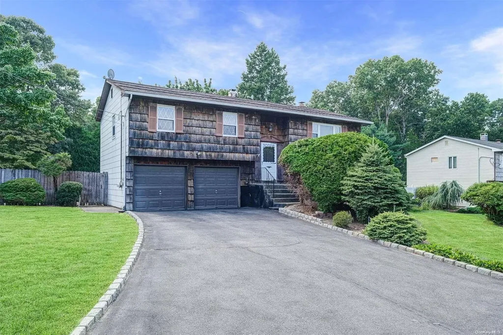 294 Avenue B Ronkonkoma NY 11779