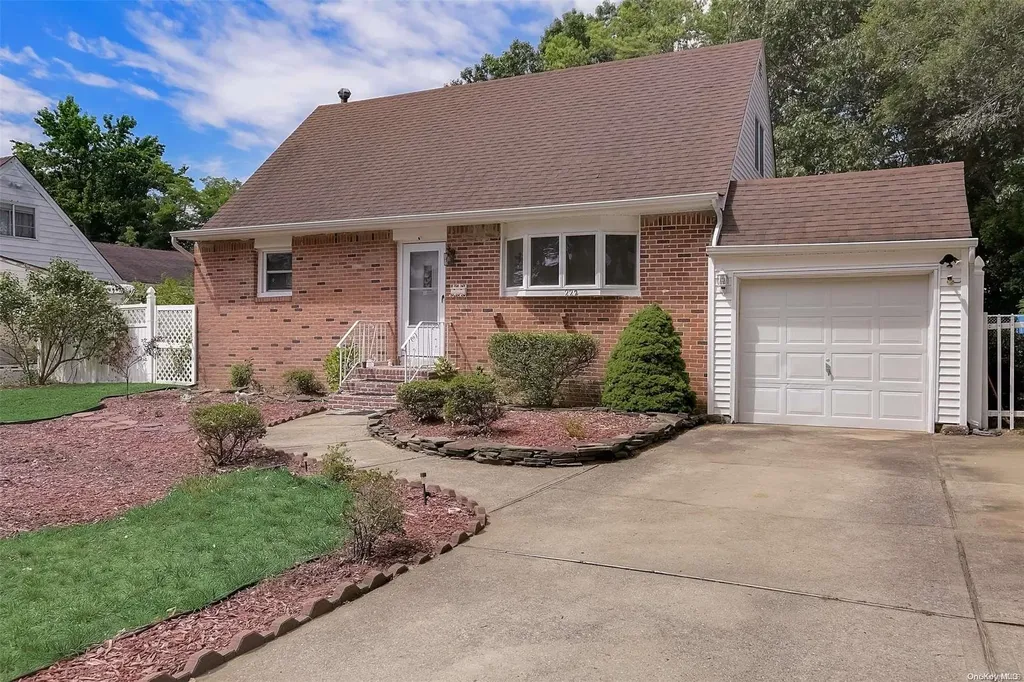 222 Tree Road Centereach NY 11720
