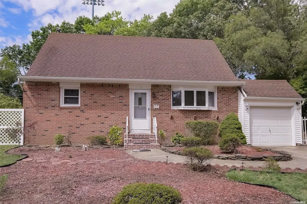 222 Tree Road Centereach NY 11720
