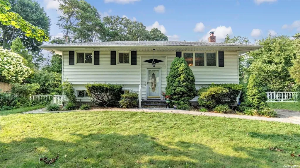 449 Ralph Avenue Central Islip NY 11722