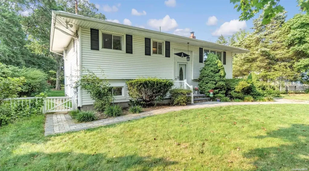 449 Ralph Avenue Central Islip NY 11722