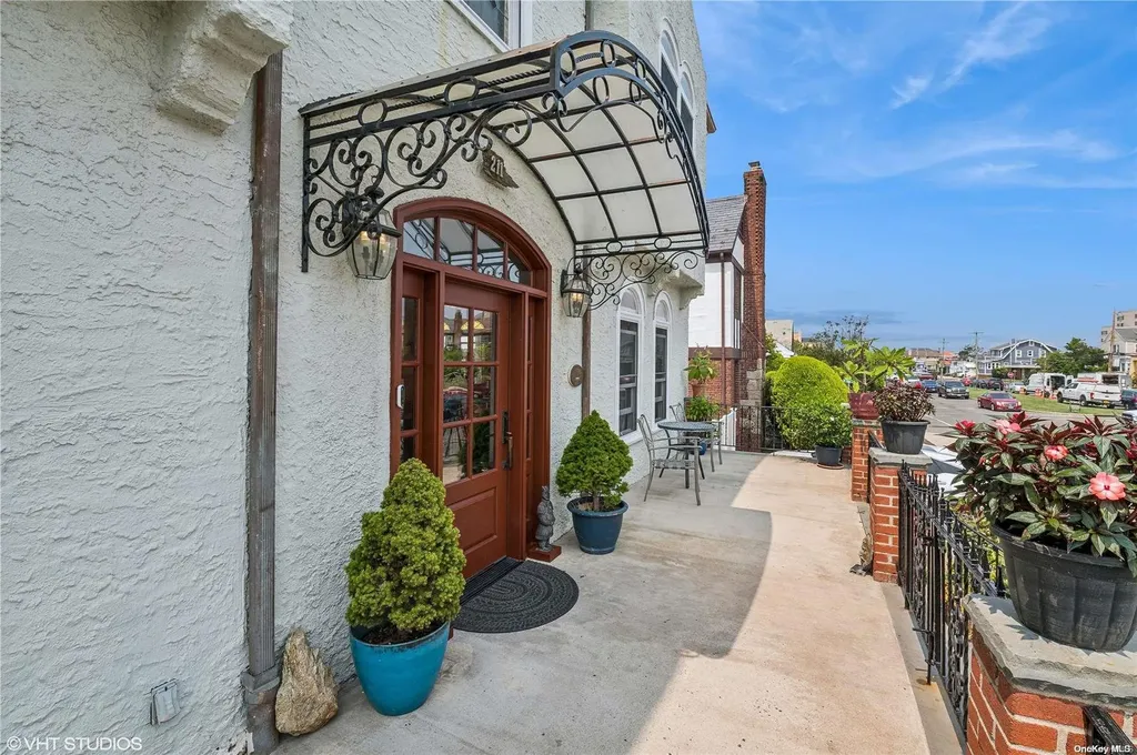 211 Laurelton Boulevard Long Beach NY 11561