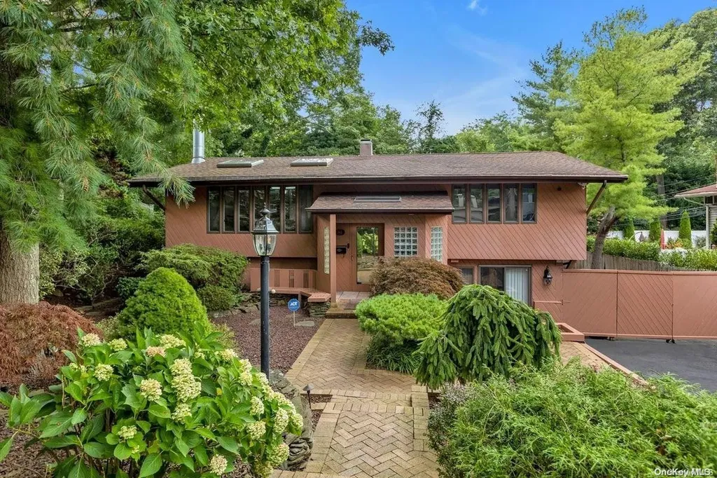 52 Deepdale Drive Commack NY 11725