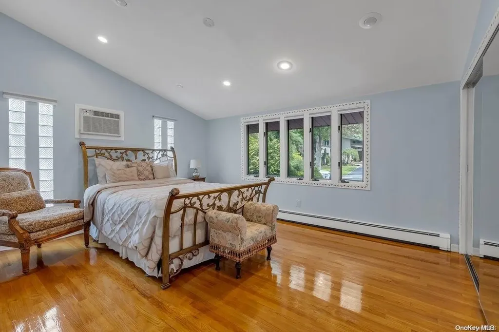 52 Deepdale Drive Commack NY 11725