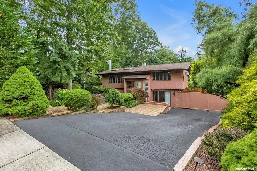 52 Deepdale Drive Commack NY 11725