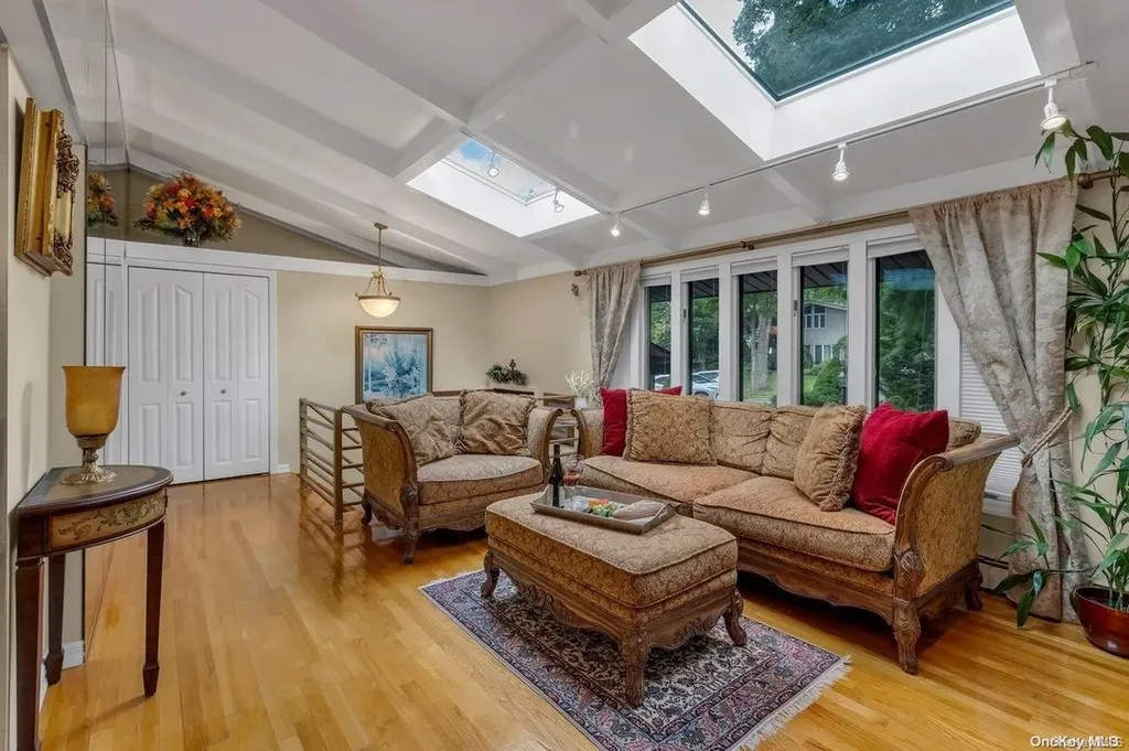 52 Deepdale Drive Commack NY 11725