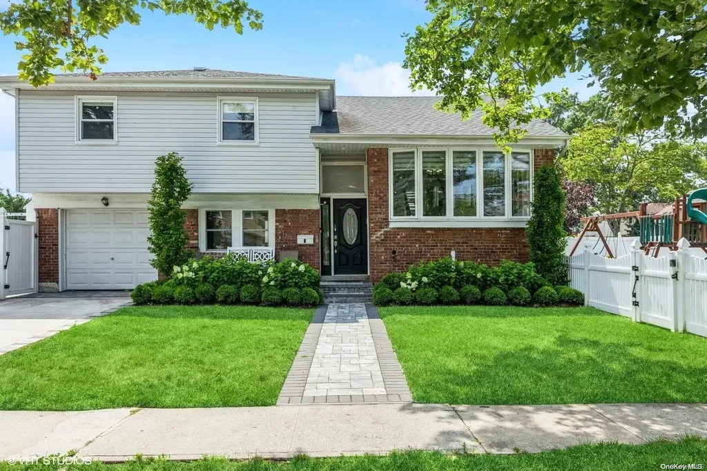 1 Eden Court Valley Stream NY 11581