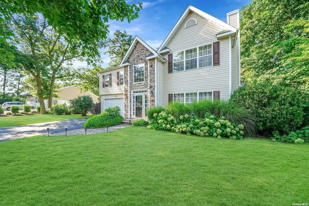 56 Chardonnay Drive Coram NY 11727