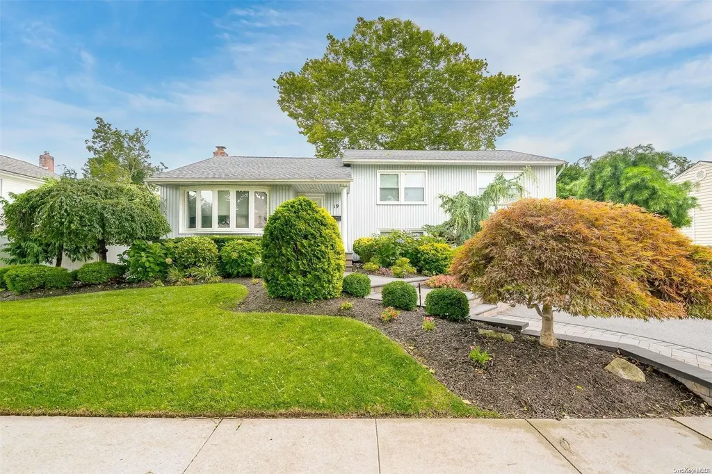 19 Eaton Road Syosset NY 11791