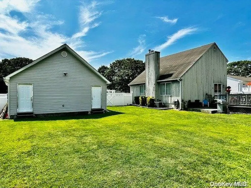 37 Argyle Drive Shirley NY 11967