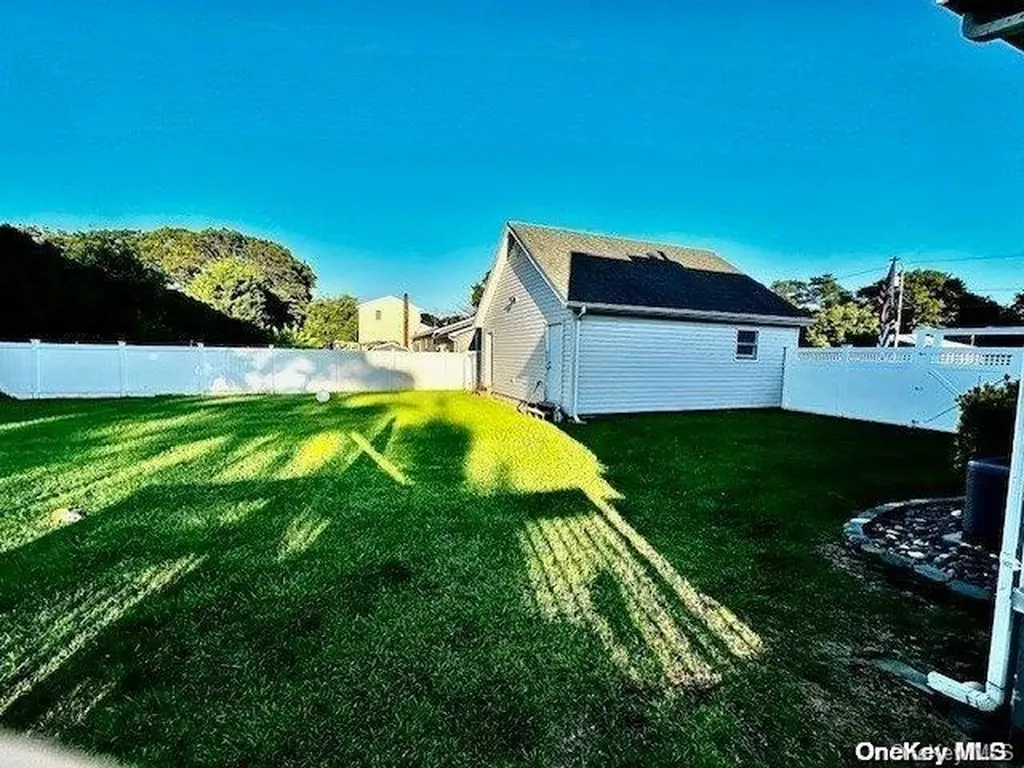 37 Argyle Drive Shirley NY 11967